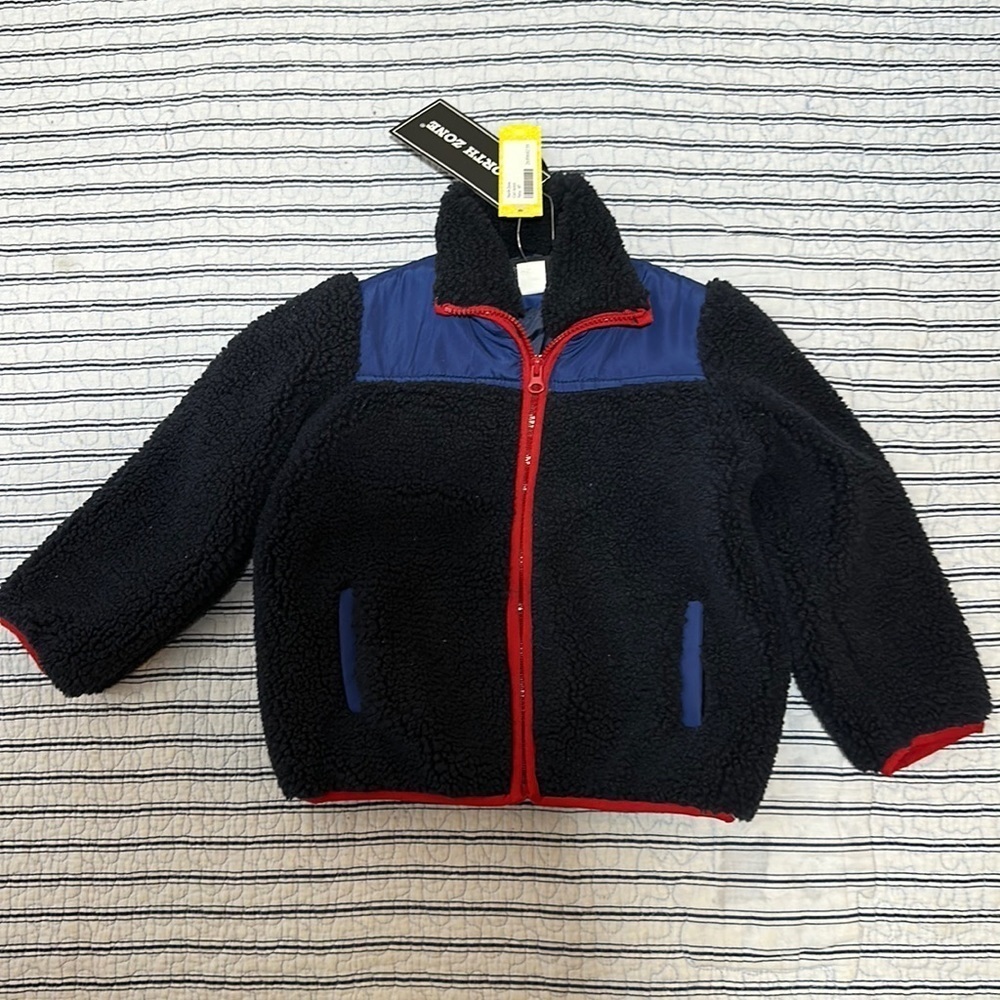 NWT north zone jacket for boy size 4T